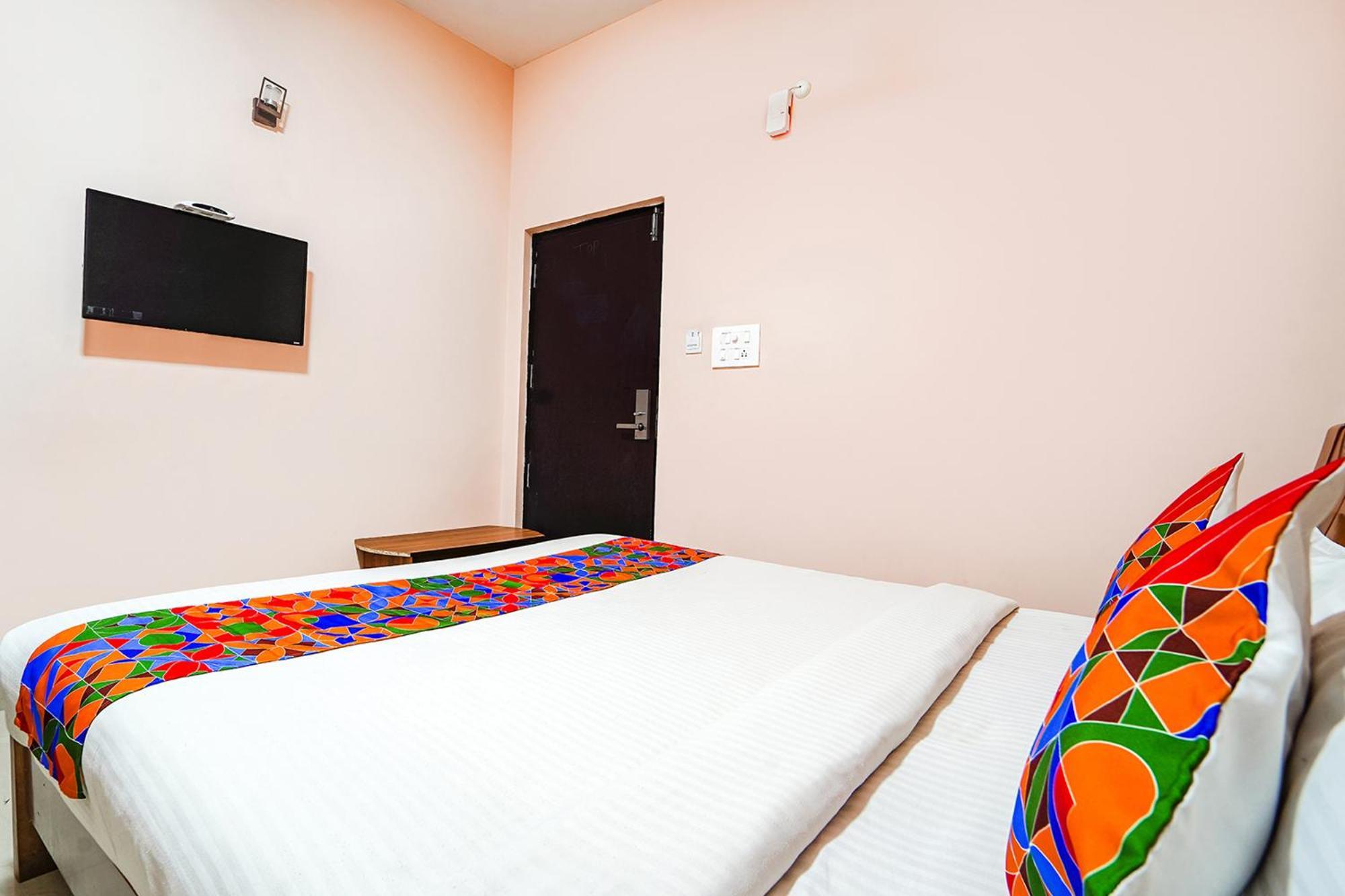 Fabexpress Uv Residency - 700M From Coimbatore International Airport Irugur Eksteriør billede